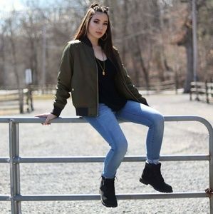 Meet your Posher, Olivia